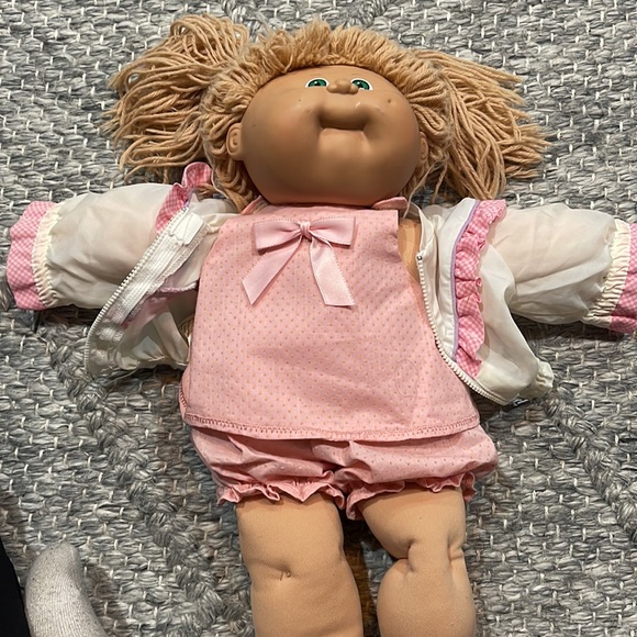 Vintage cabbage patch doll - Picture 2 of 2
